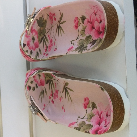 Beverly Feldman Sandals - Picture 3 of 4